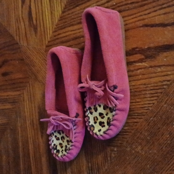 MINNETONKA MOCCASINS - Picture 2 of 8